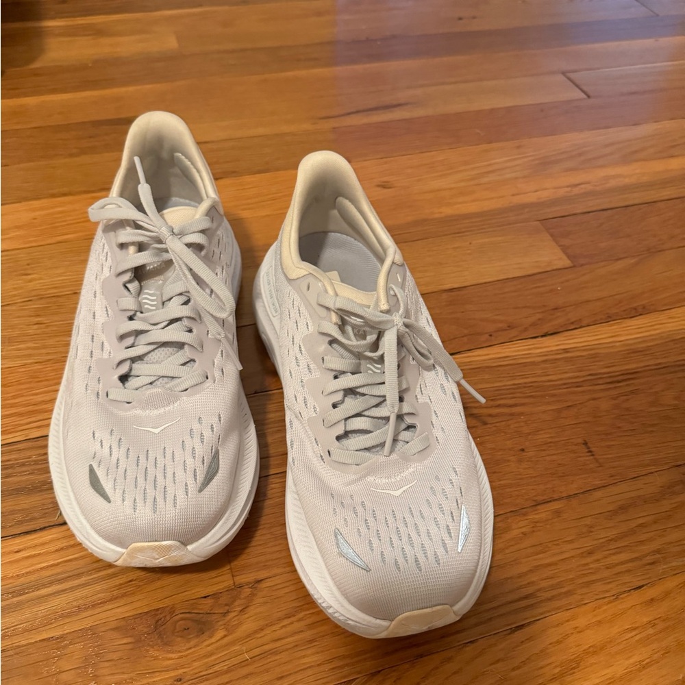 hoka running shoes